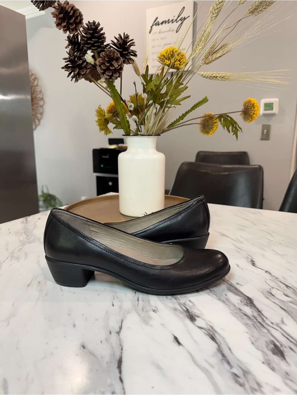 ECCO Sculptured 45 Leather Pumps Womens Size 39 Black Block Heel Round Toe